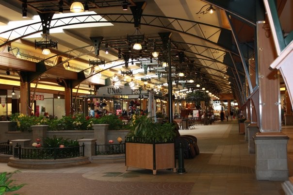 FLEUR DE LYS Shopping Centre